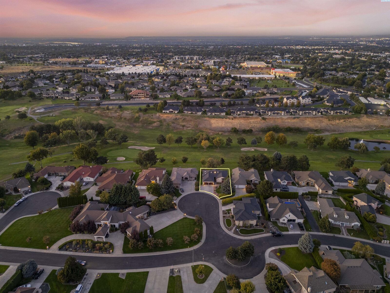 Property Photo:  3501 S Quillan Ct  WA 99337 