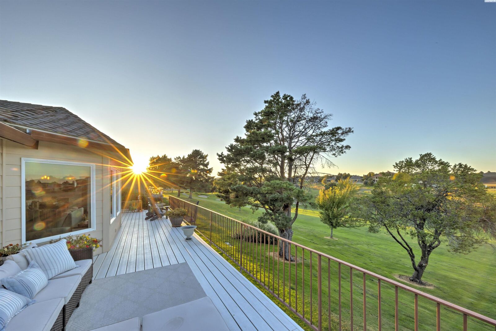 Property Photo:  3501 S Quillan Ct  WA 99337 