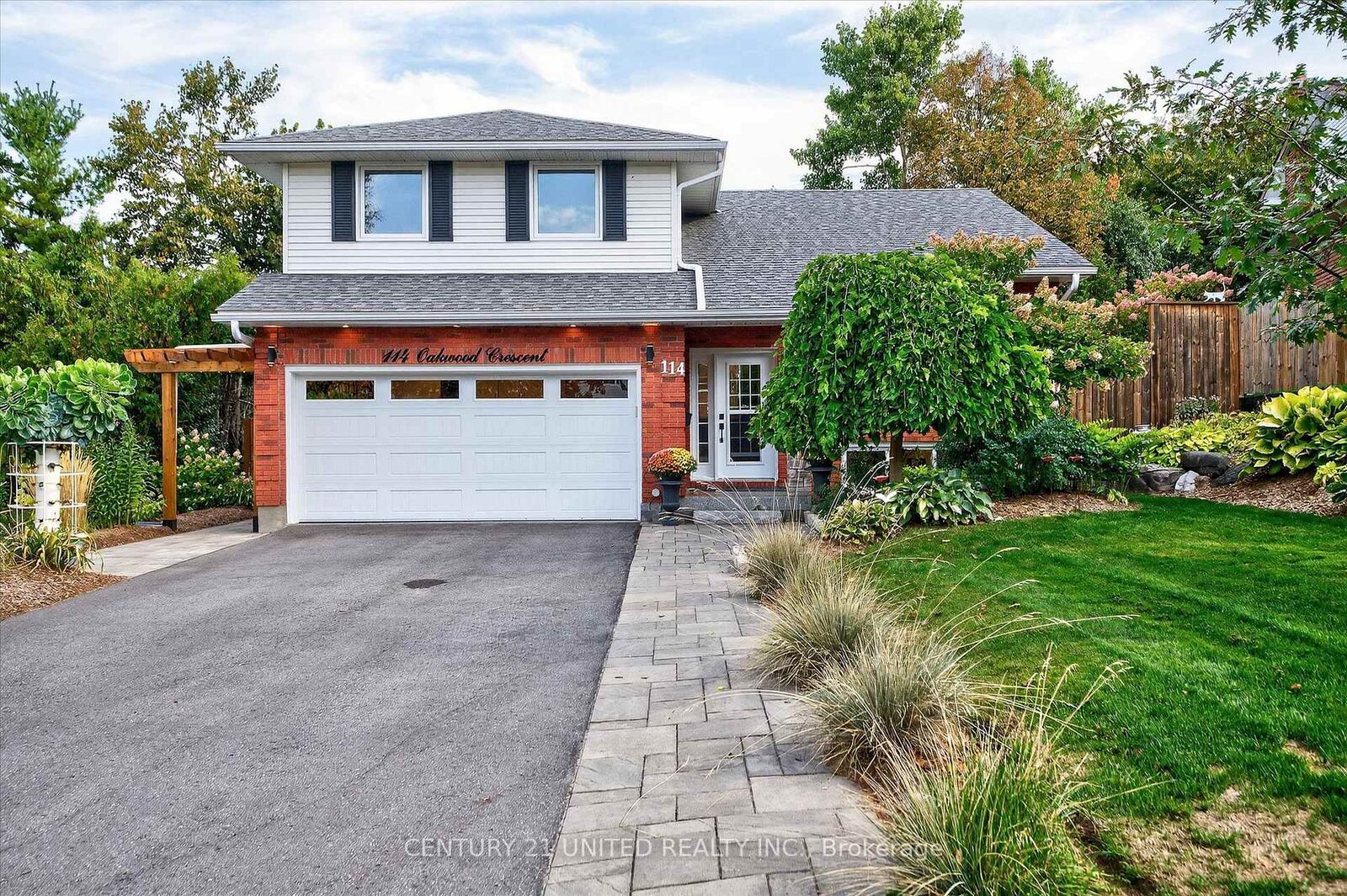 Photo de la propriété:  114 Oakwood Crescent  ON K9J 1N3 