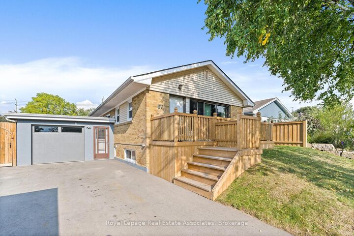 Photo de la propriété: 67 Roseford Terrace ON L7J 2L2