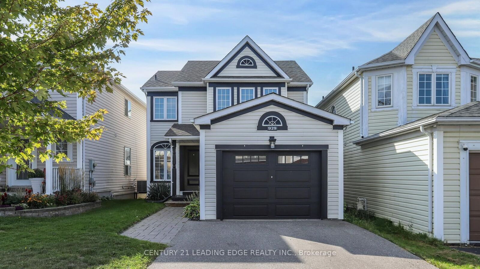 Property Photo:  929 Glenbourne Court  ON L1K 2P8 