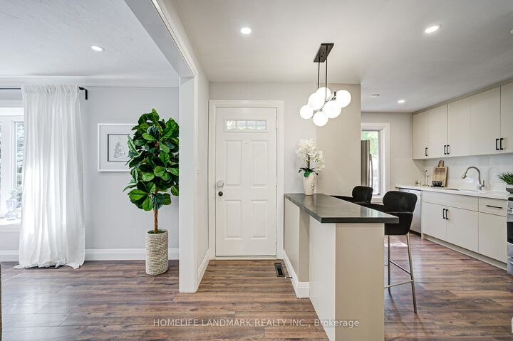 Photo de la propriété: 176 McKee Avenue ON M2N 4C7