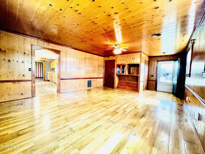 Property Photo: 923 Muddy Creek Road TN 37686