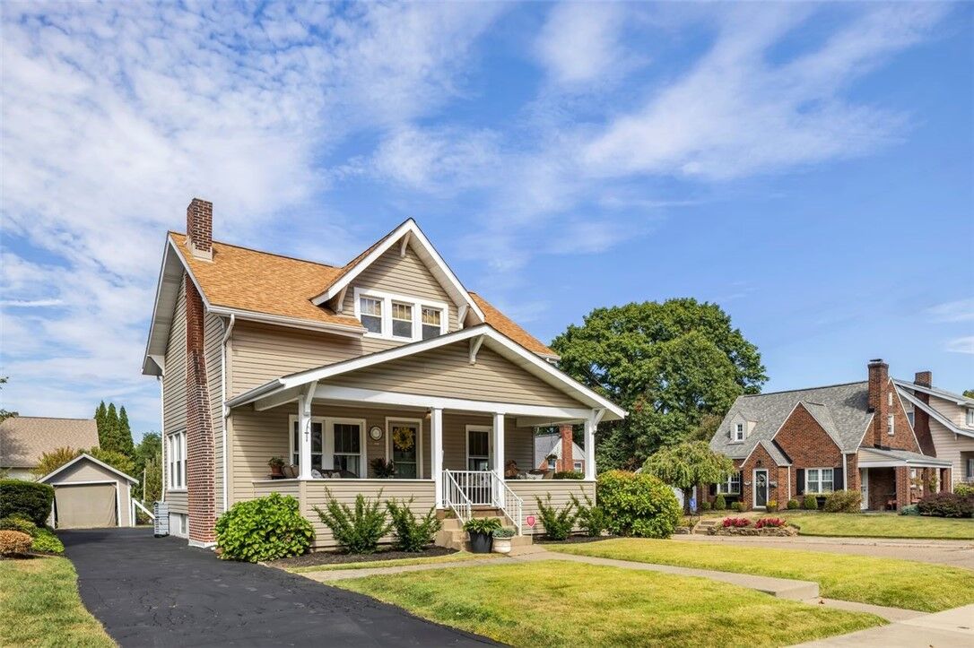 Property Photo:  1725 Pleasant Ave  PA 15068 