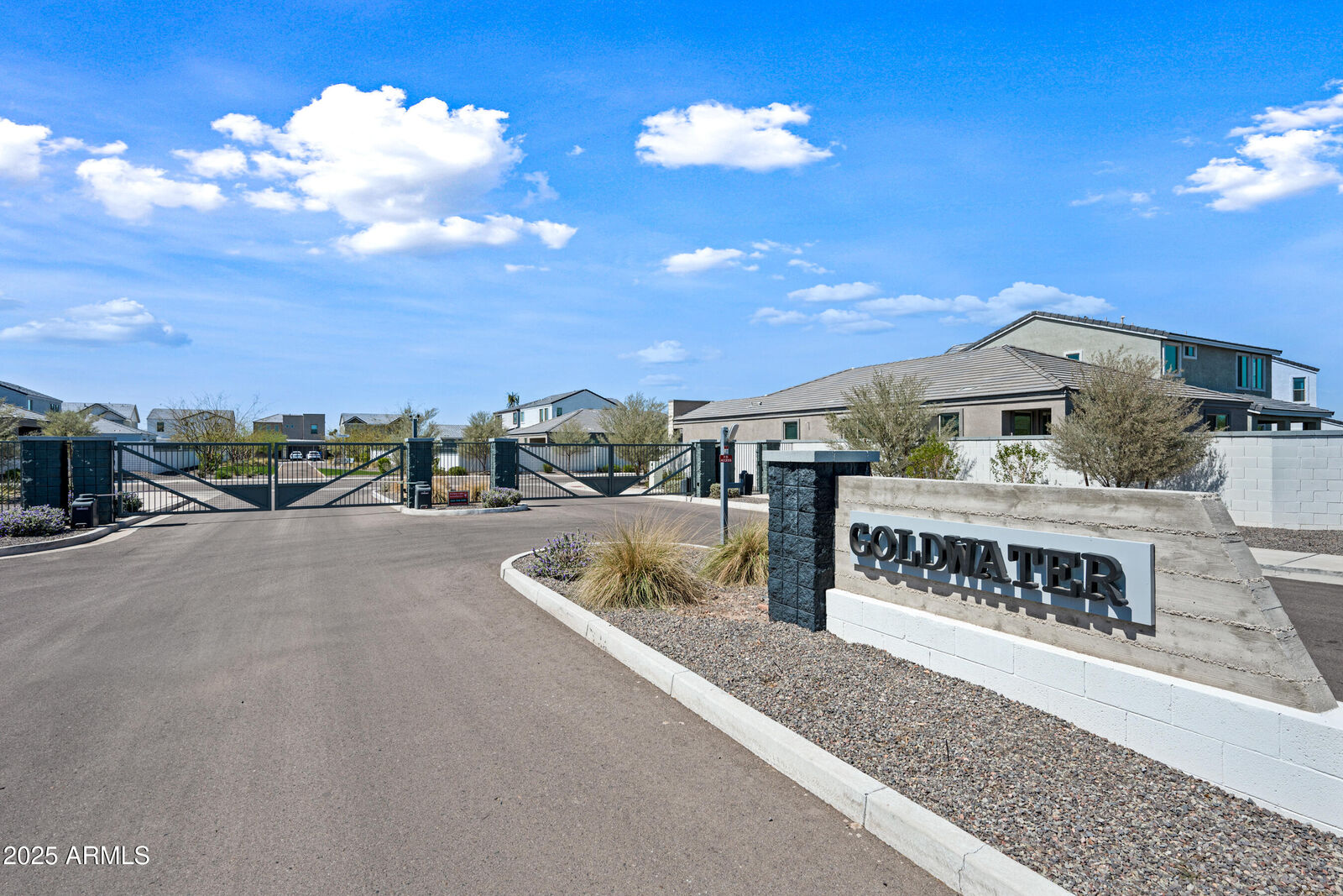 Property Photo: 2340 E Marguerite Avenue AZ 85040