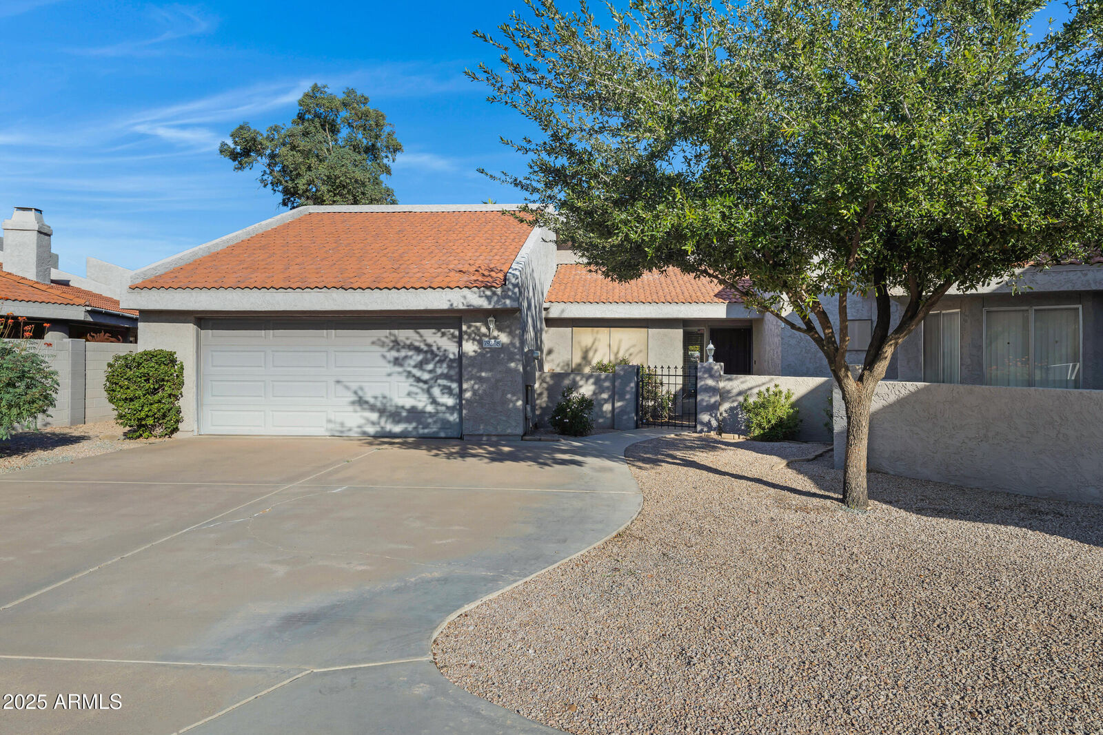 Property Photo:  792 W El Monte Place 8  AZ 85225 