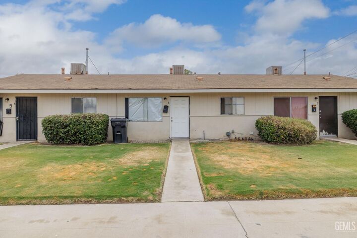 Property Photo:  723 Lincoln Avenue  CA 93308 