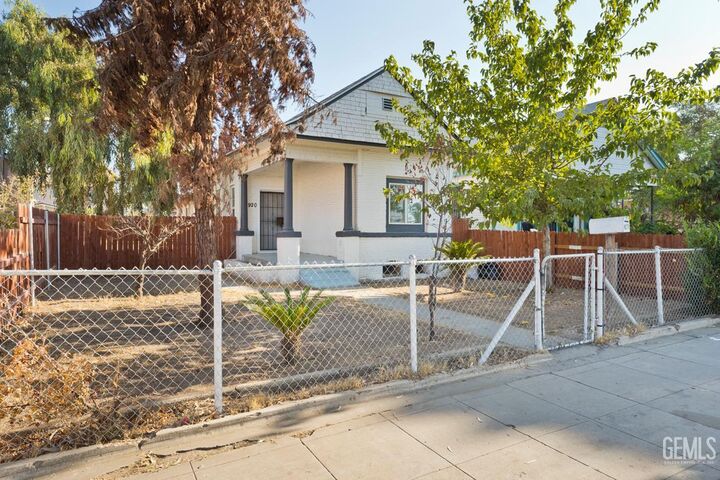 Property Photo:  920 Kentucky Street  CA 93305 