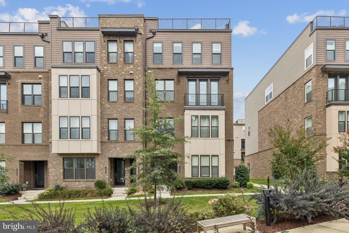 Property Photo:  14426 Beckett Glen Circle 906  VA 20151 