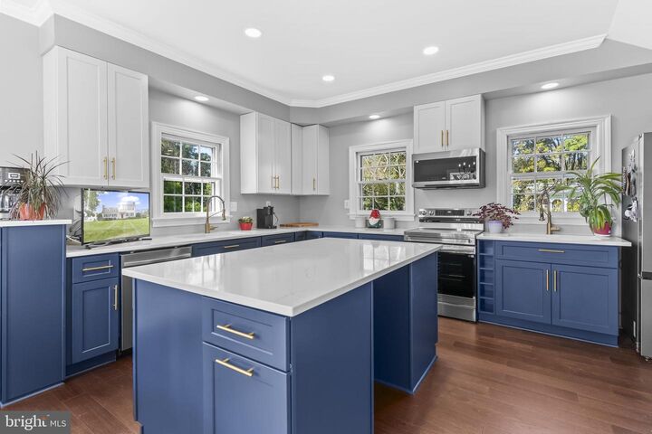 Property Photo: 525 Small Reward Road MD 20639