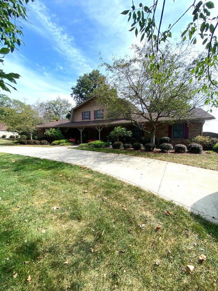 Property Photo:  534 Overlook NE Drive  OH 43130