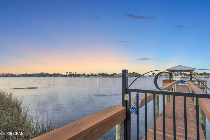 Property Photo: 3530 Treasure Circle FL 32408