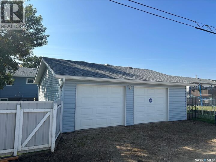 Property Photo:  1534 Athabasca Street W  SK S6H 7K4 