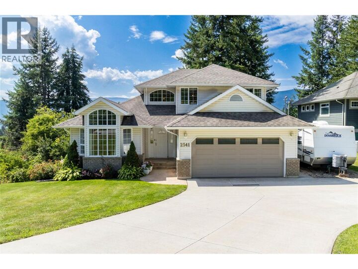 2541 25 Street Northeast  Salmon Arm BC V1E 2Z7 photo
