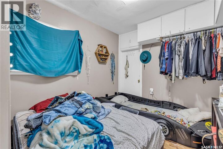 Property Photo:  1415 D Avenue N  SK S7L 1P5 