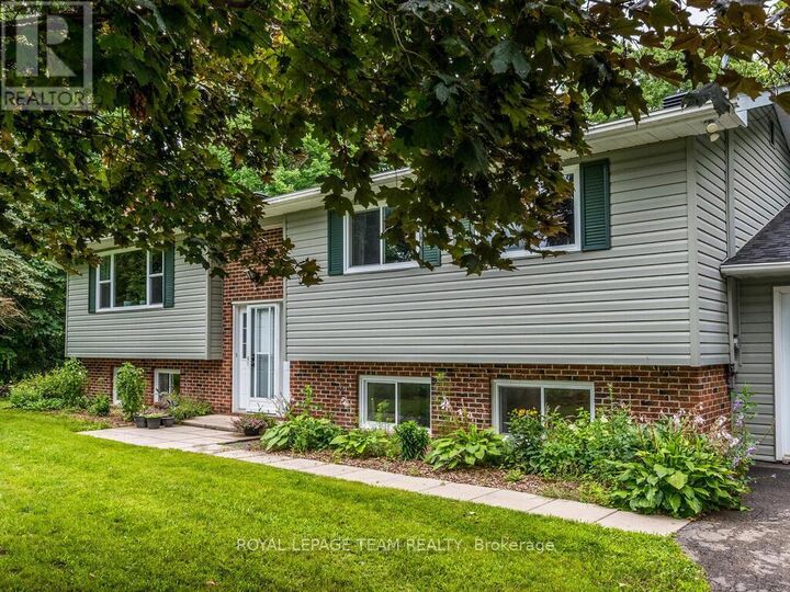 Property Photo:  6677 Roger Stevens Drive North  ON K7A 4S6