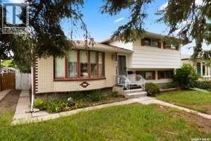 Property Photo:  1015 12th Avenue E  SK S4N 4W1 