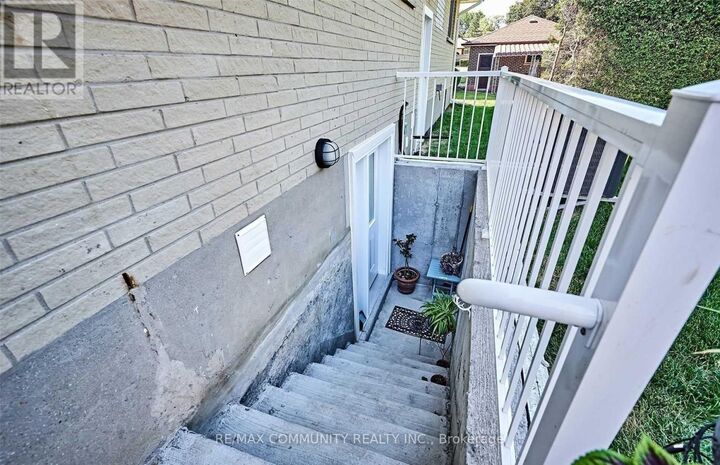 Property Photo:  837 Glenrush Street  ON L1J 5E7 