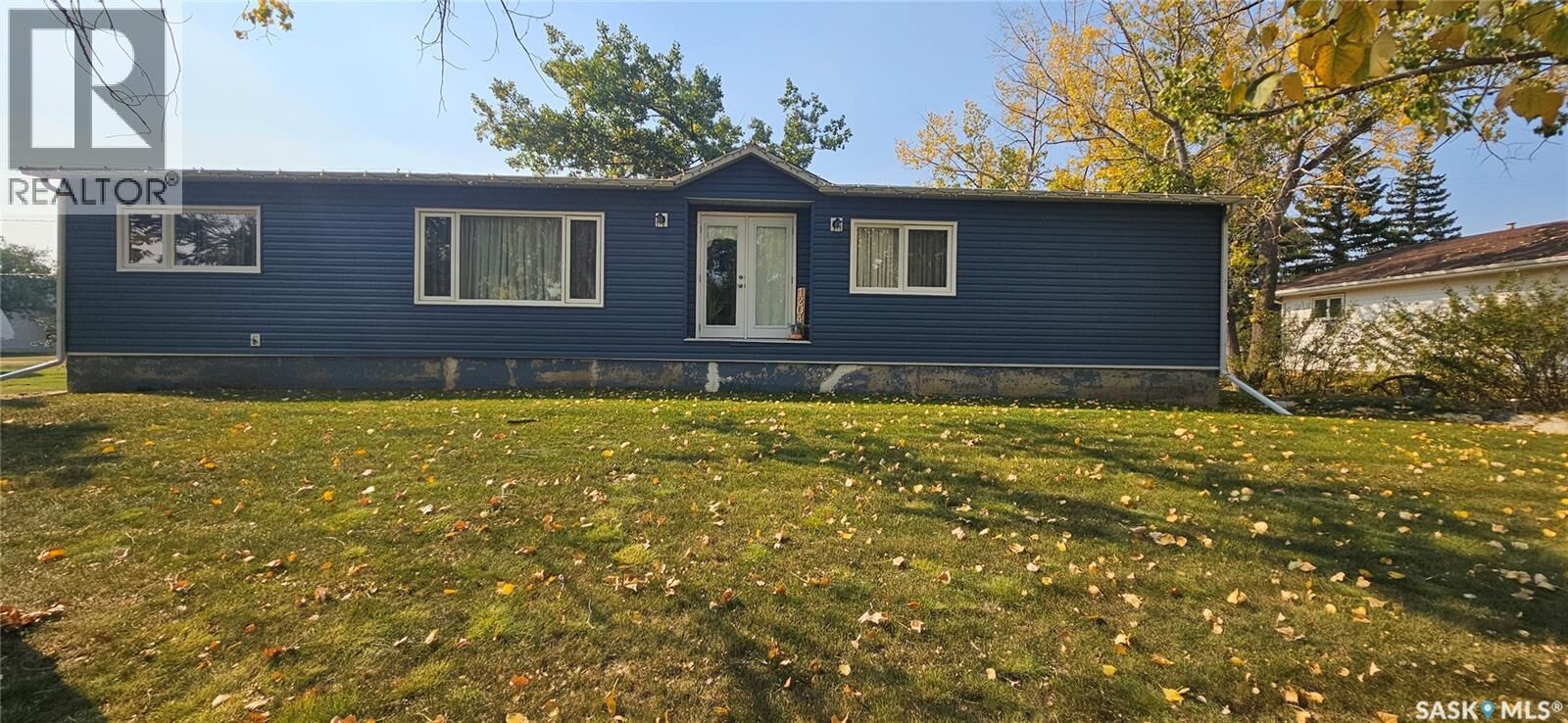 Property Photo:  1204 Dominion Street  SK S0N 2V0 