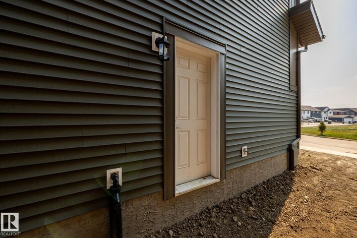 Property Photo: 4709 Hawthorn Lane SW AB T6X 3C5