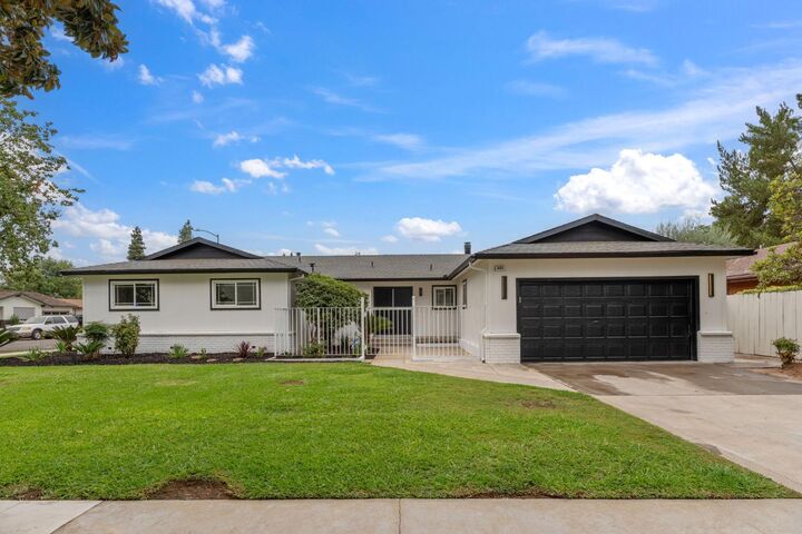Property Photo:  3045 W Celeste Avenue  CA 93711