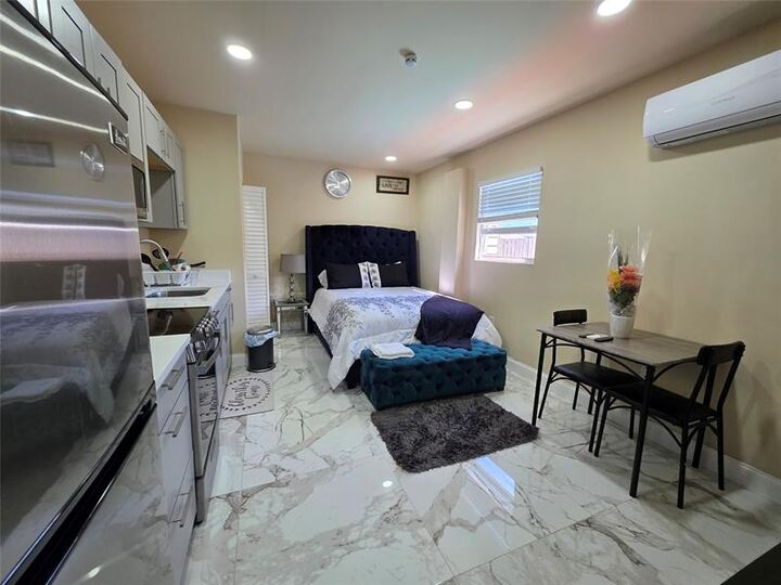 Property Photo:  2310 NW 60th Ter  FL 33313 