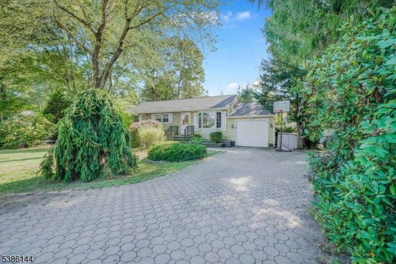 Property Photo:  21 Moosepac Ln  NJ 07438 