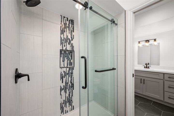 Property Photo:  2744 Briarhurst Drive 33  TX 77057 
