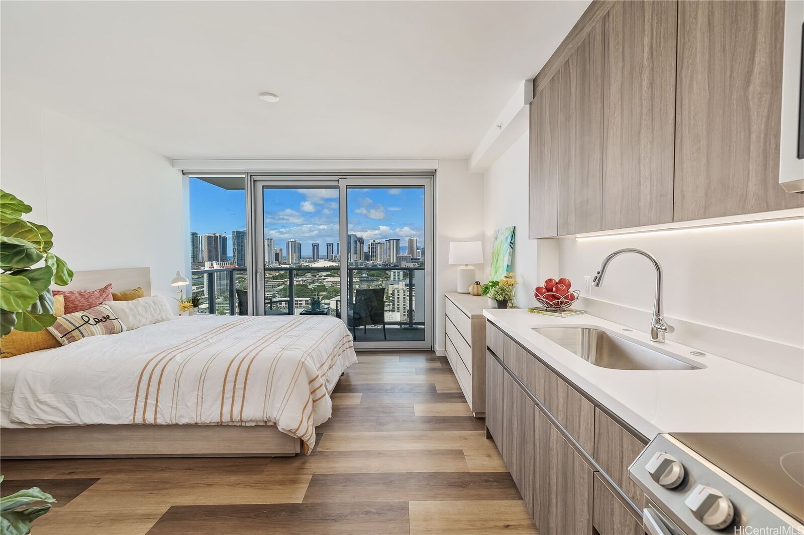 Property Photo:  1515 Liona Street 1808  HI 96814 