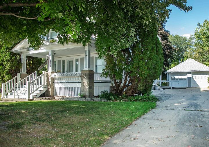 Property Photo:  819 E Bremer  IA 50677 