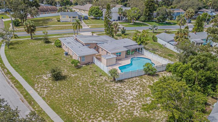 Property Photo:  912 Riverside Drive  FL 34689 