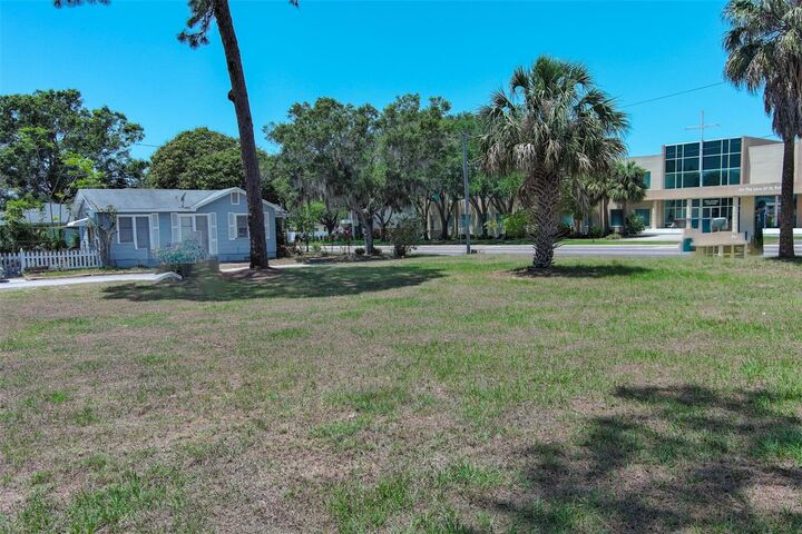 Property Photo: 4900 5th Avenue N FL 33710