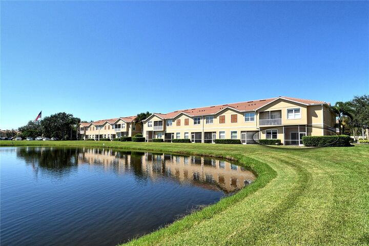 Property Photo:  3486 Parkridge Circle 32-101  FL 34243 