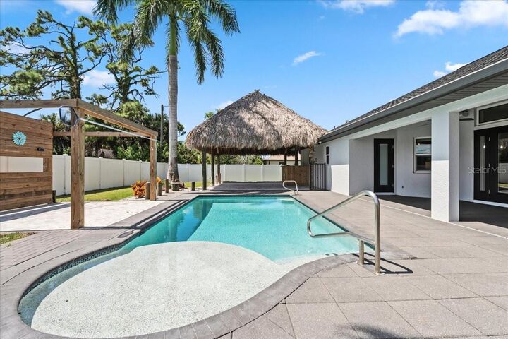 Property Photo: 2415 W Price Boulevard FL 34286