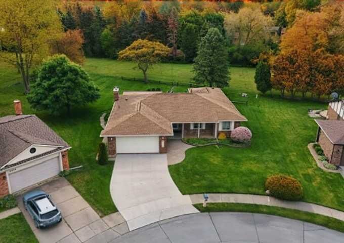Property Photo: 6820 Emerald Shores Drive MI 48085