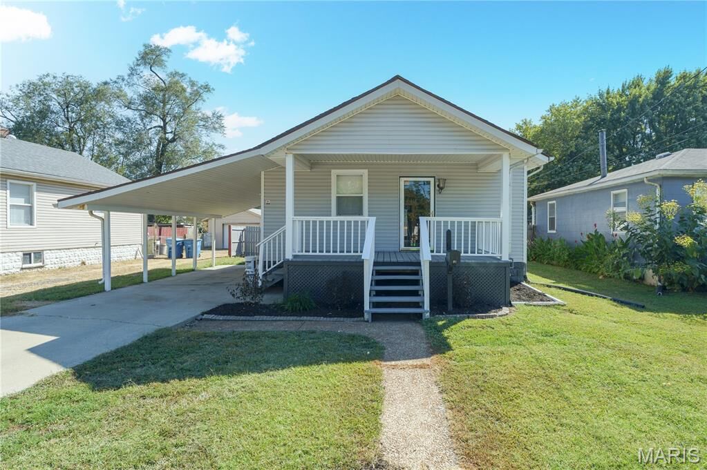 Property Photo:  2914 Pershing Boulevard  IL 62040 
