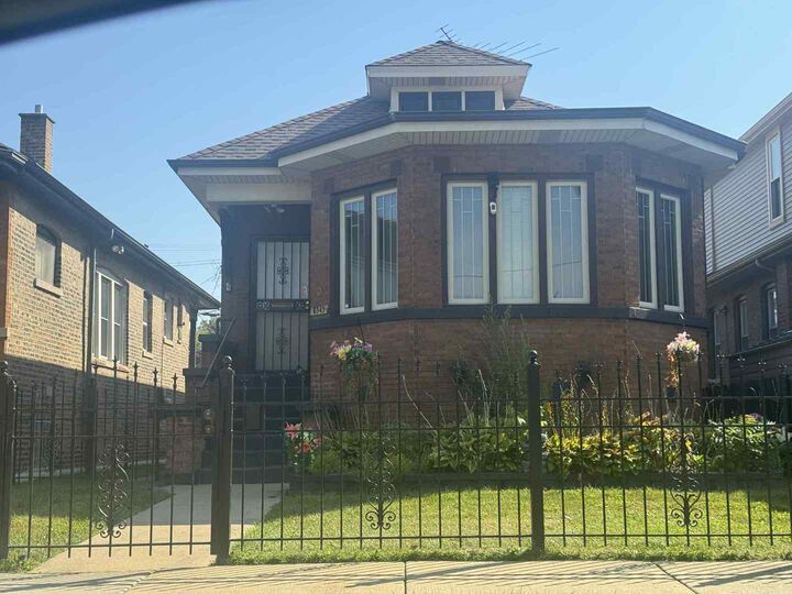 8343 S Cregier Avenue  Chicago IL 60617 photo