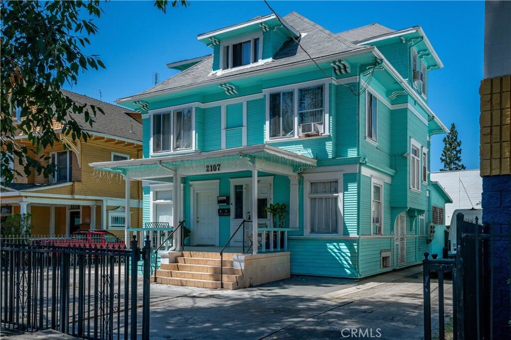Property Photo:  2107 S Union Avenue  CA 90007 