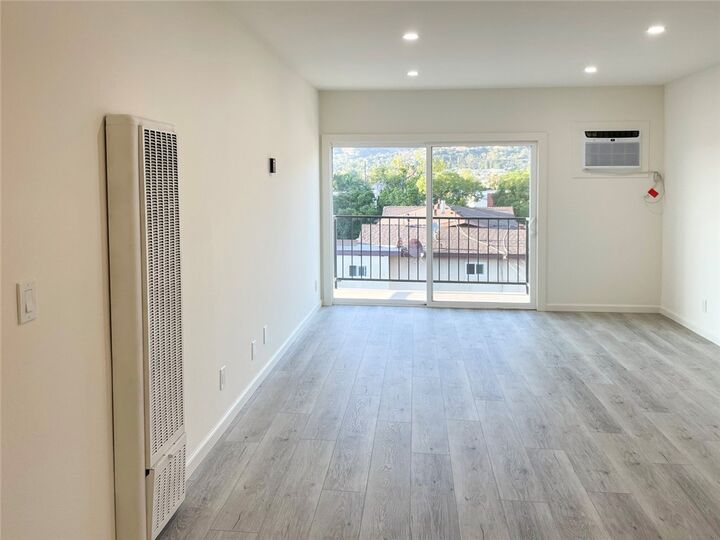 Property Photo:  409 Burchett Street 311  CA 91203 