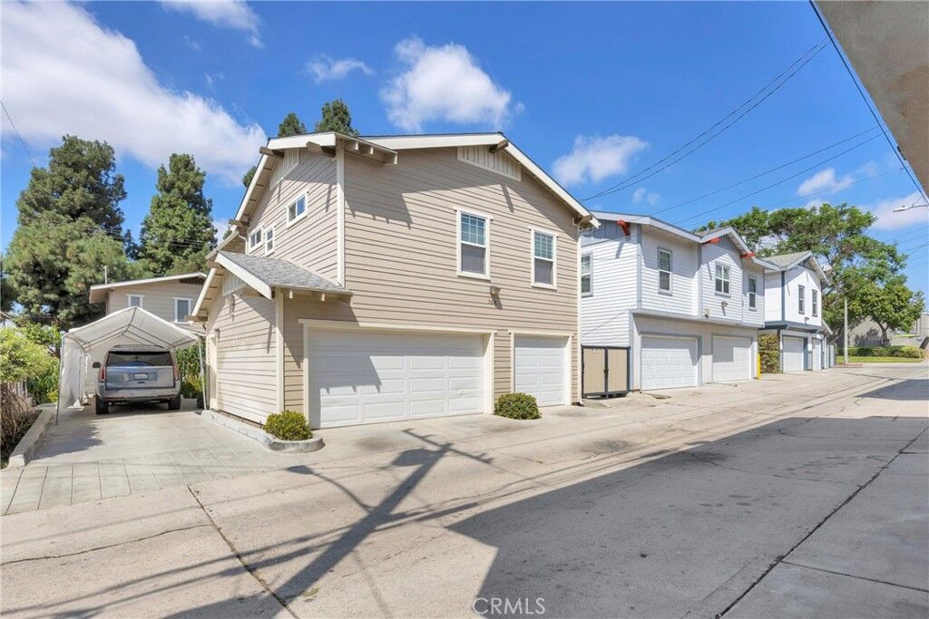 Property Photo:  7602 7614 Pickering Avenue  CA 90602 
