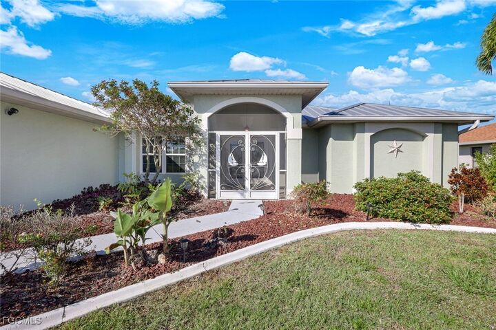 Property Photo:  2816 SW 29th Place  FL 33914 