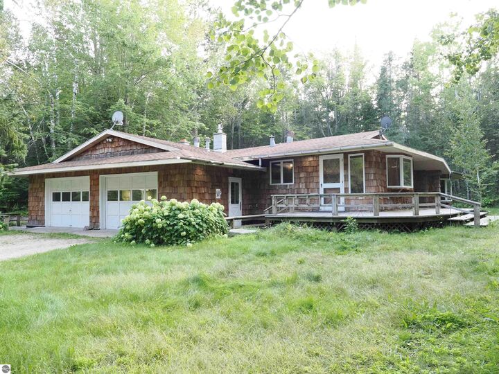 2885 W US-23  Cheboygan MI 49721 photo
