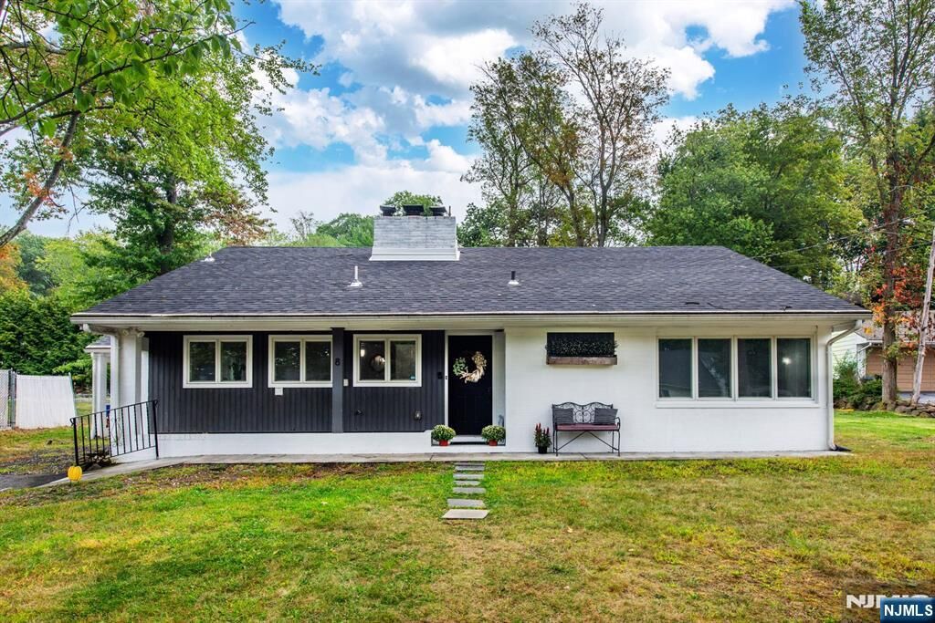 Property Photo:  8 Forest Terrace  NJ 07470