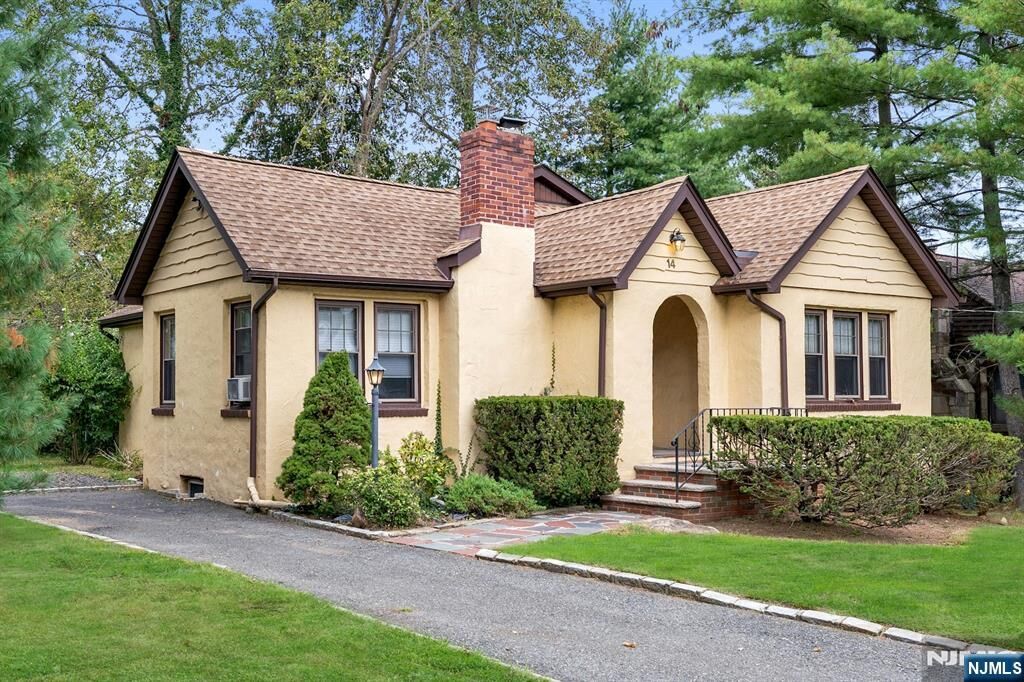 Property Photo:  14 Burnet Hill Road  NJ 07039 