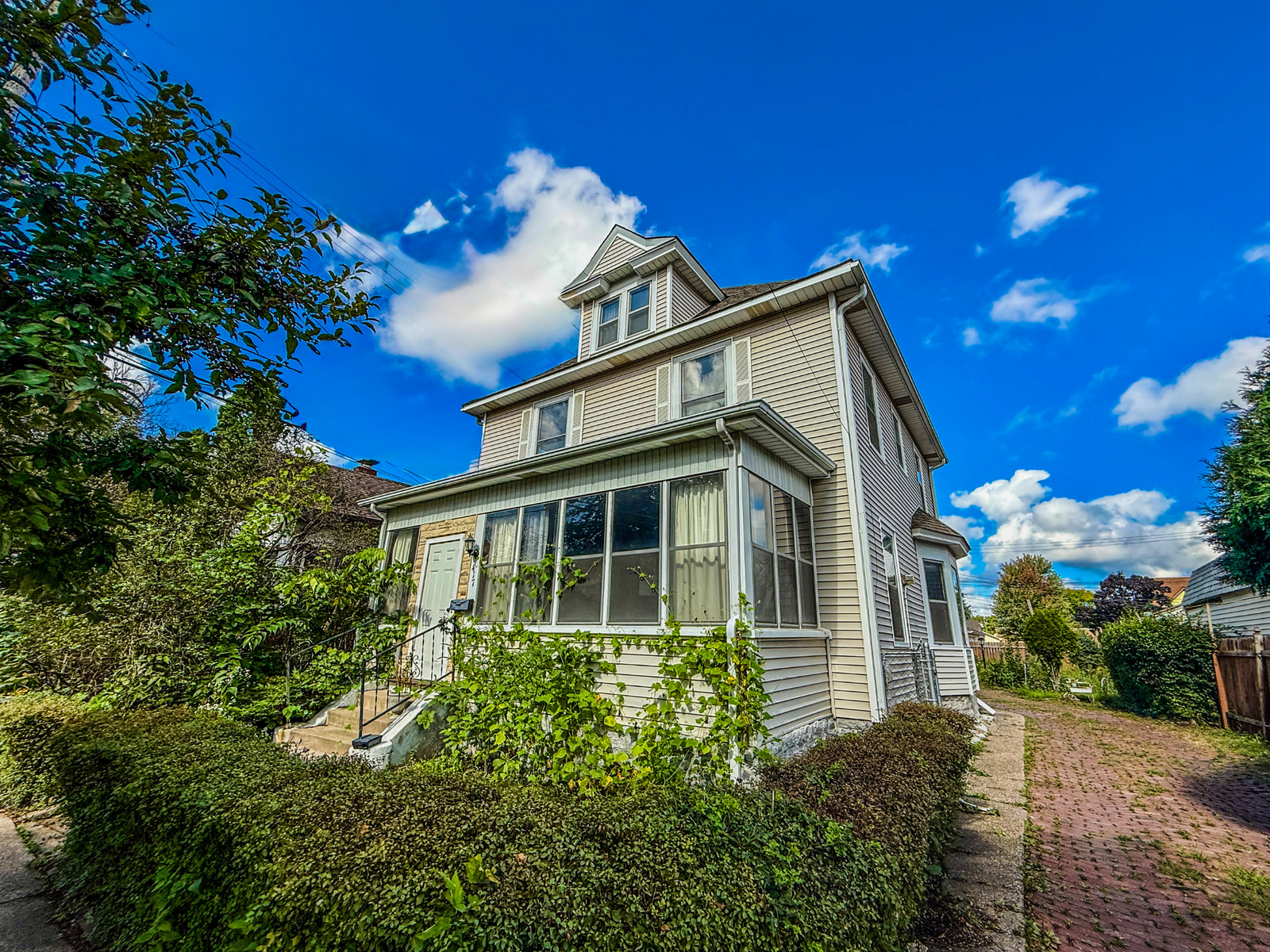 Property Photo:  417 4th Avenue NE  MN 55413 