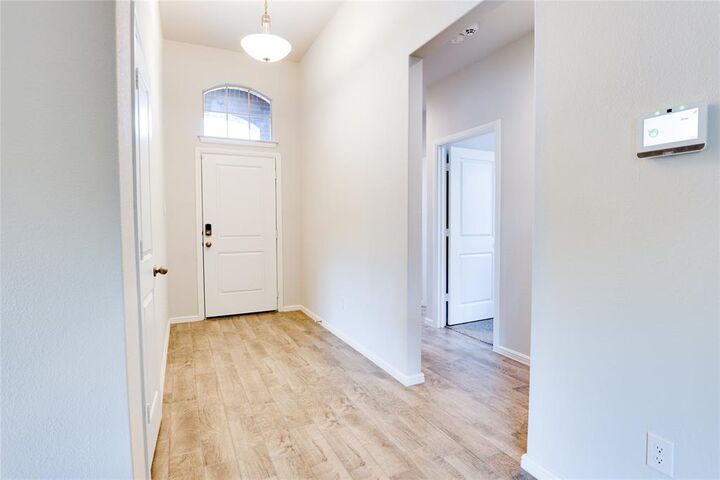 Property Photo: 949 Braymer Lane TX 76108