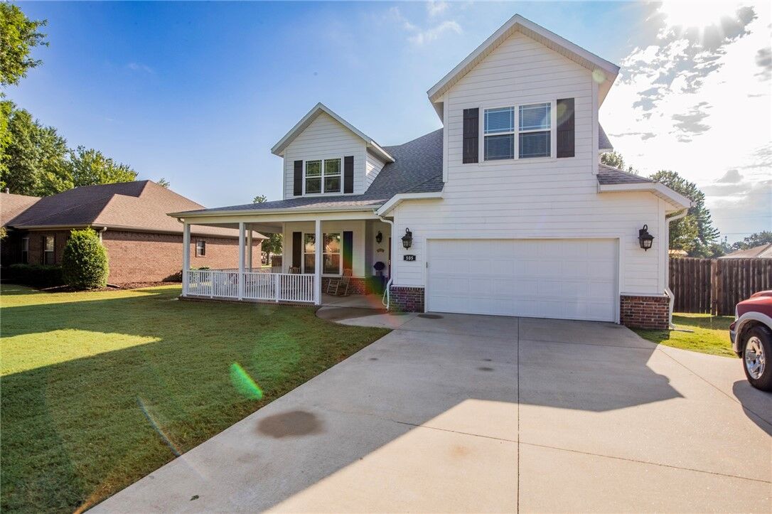 Property Photo: 505 N Oakwood Street AR 72745