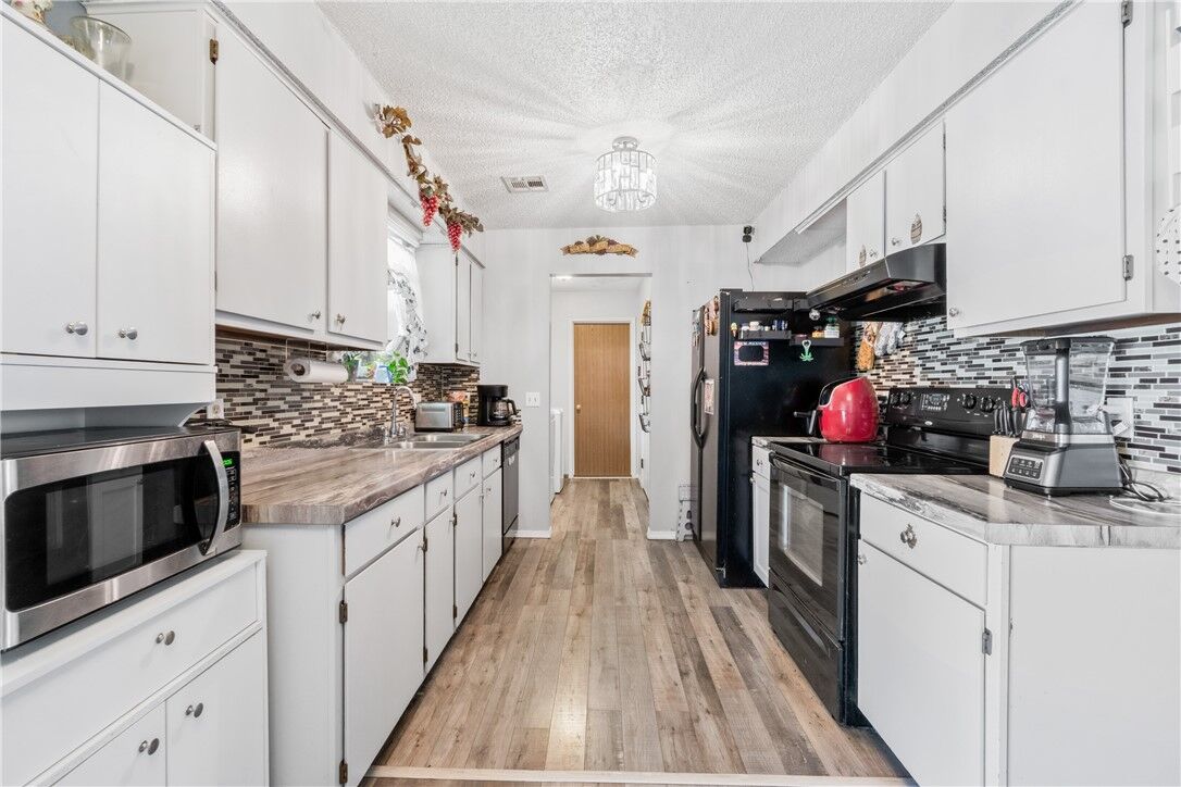 Property Photo: 410 Homewood Place AR 72745