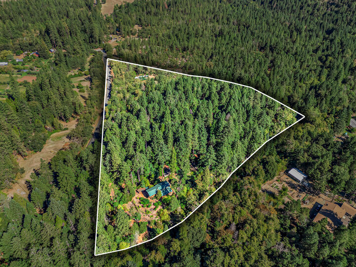 Property Photo: 3496 East Fork Road OR 97544