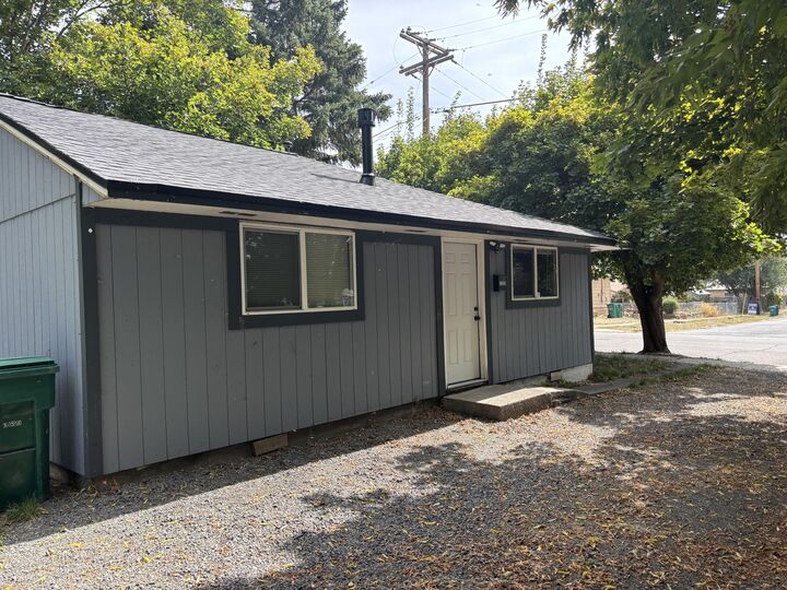 Property Photo: 2325 Home Avenue OR 97601